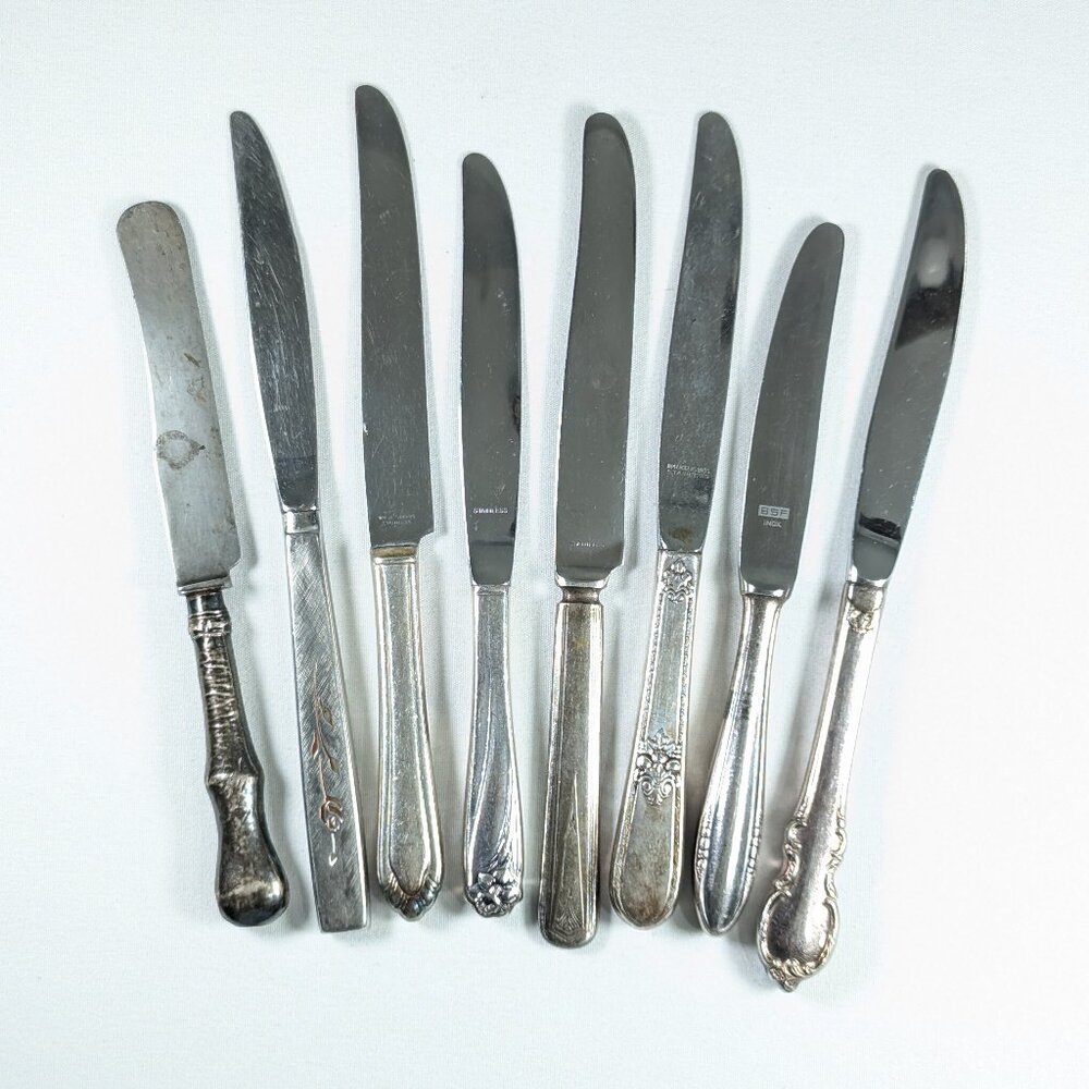 Mixed lot of 8 vintage dinner knives